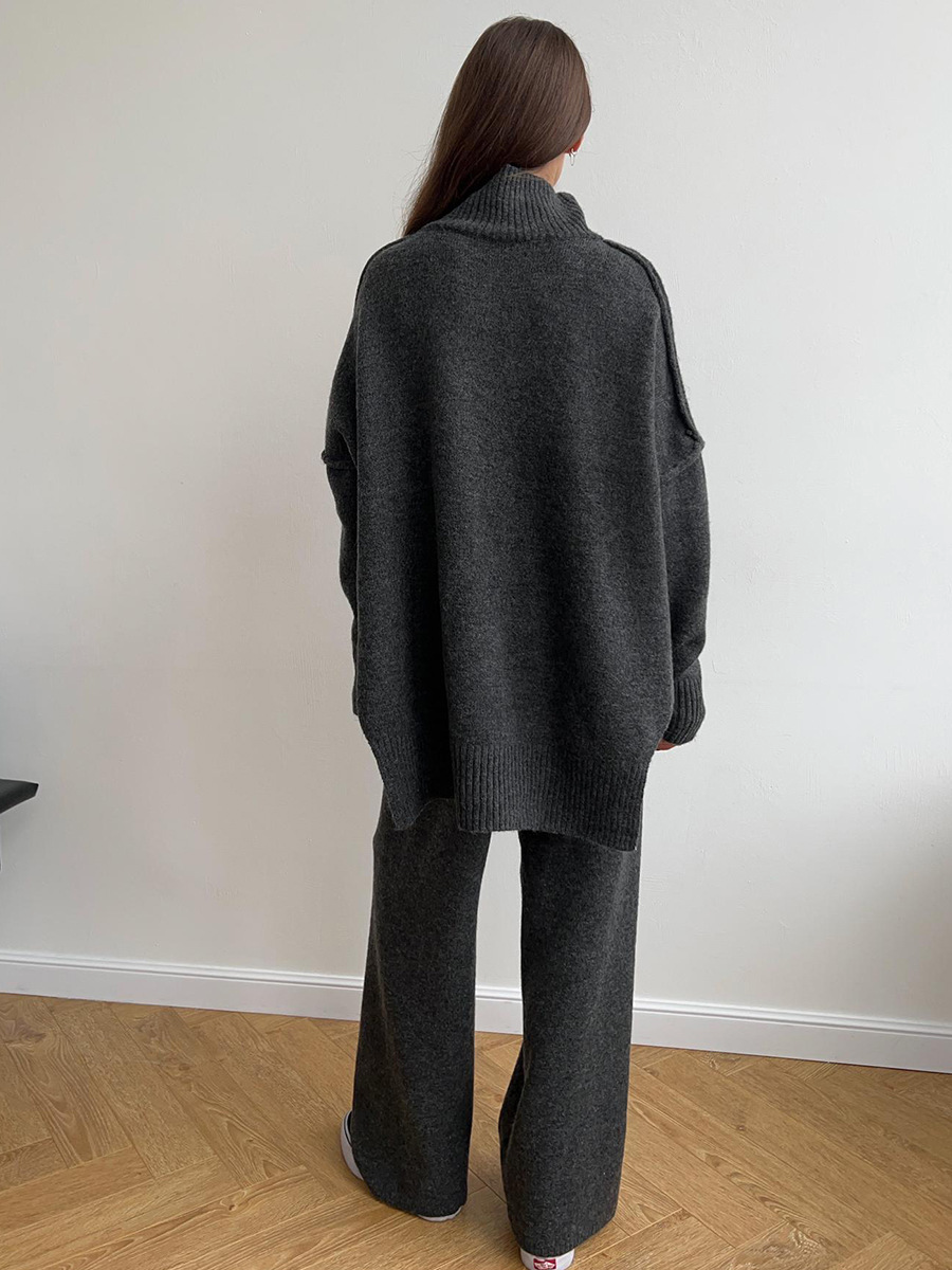 Detailed View of Turtle-Neck Sleeve Aryndel Set