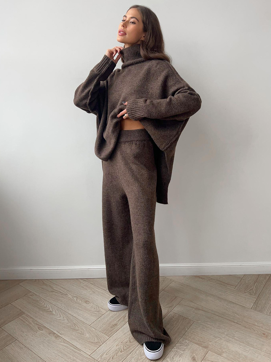 Back View of Relaxed Trousers Aryndel Set